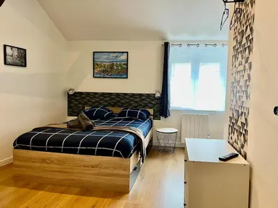 Un ou plusieurs lits dans un hébergement de l'établissement Studio Oslo-Charme & calme en Centre ville à pied avec parking gratuit