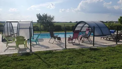 Piscine de l'établissement Gite de Bourgneuf ou située à proximité