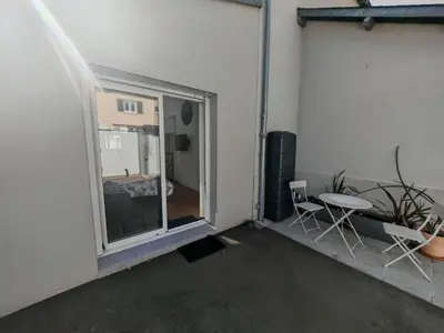 Balcon ou terrasse dans l'établissement Suite avec parking 24h du mans
