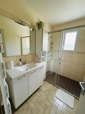 Salle de bains dans l'établissement GÎTE Au 21 Loveroom