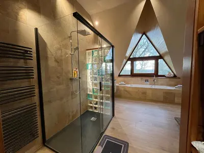 Salle de bains dans l'établissement L'Atelier Cosy & moderne, terrasse près nature