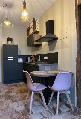 Cuisine ou kitchenette dans l'établissement Le Boudoir de Zine, une escapade au cœur des châteaux