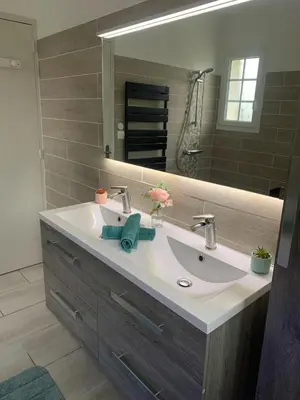 Salle de bains dans l'établissement Gîte des Grotteaux