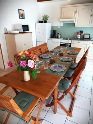 Cuisine ou kitchenette dans l'établissement Maison de campagne Sud Touraine 37