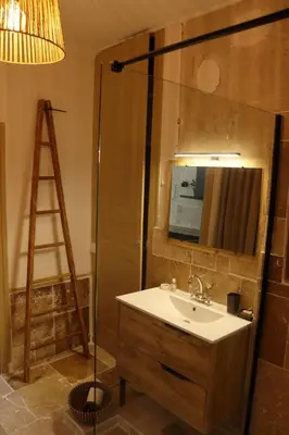 Salle de bains dans l'établissement Appartement au pied du château
