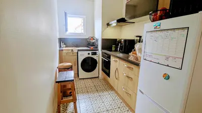Cuisine ou kitchenette dans l'établissement Trackside Loft 24h Le Mans Stay