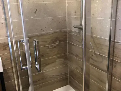 Salle de bains dans l'établissement Maison d'hôtes près de La Flèche avec animaux acceptés - FR-1-410-474
