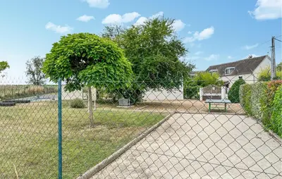 Jardin de l'établissement Gite Avec Piscine Et Jacuzzi