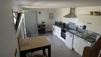 Cuisine ou kitchenette dans l'établissement Au long du cher