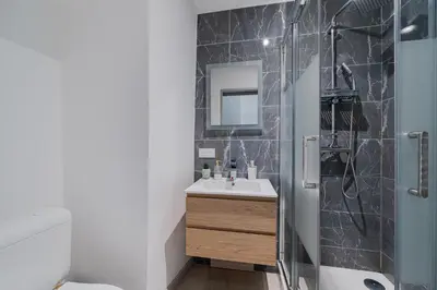 Salle de bains dans l'établissement Studio Confort - Proche Gare&Centre - Futuroscope 2