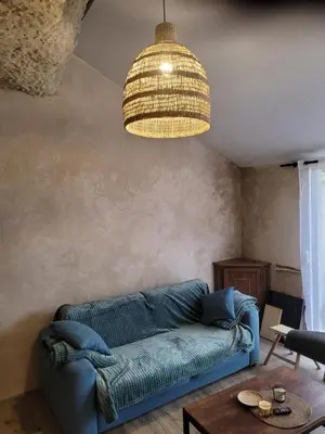 Coin salon dans l'établissement Maison troglodyte