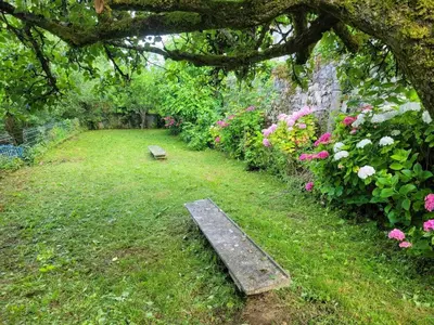 Jardin de l'établissement Maison troglodyte