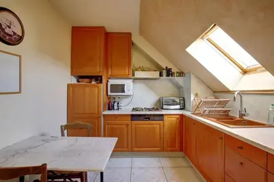 Cuisine ou kitchenette dans l'établissement Grand T2 centre historique d' Amboise-bords de Loire