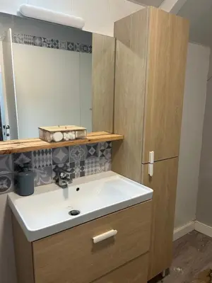 Salle de bains dans l'établissement Chez Laurette Les Montils Maison de Bourg
