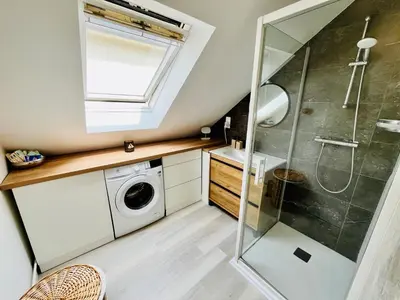 Salle de bains dans l'établissement Le Duplex Franciade, centre-ville, parking, 2 chambres