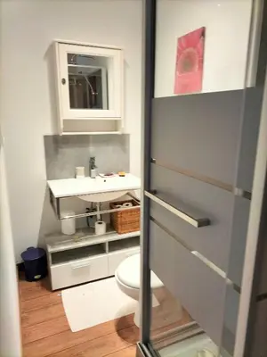 Salle de bains dans l'établissement Le jardin des oiseaux