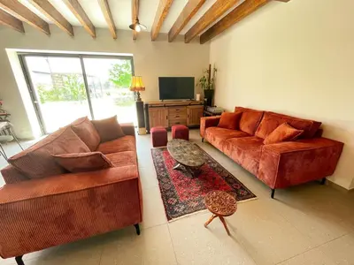 Coin salon dans l'établissement Gîte avec jardin privé, proche des châteaux, animaux admis - FR-1-381-627