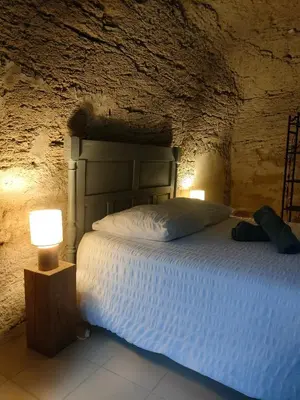 Un ou plusieurs lits dans un hébergement de l'établissement Evasion Troglodyte insolite spa et nature