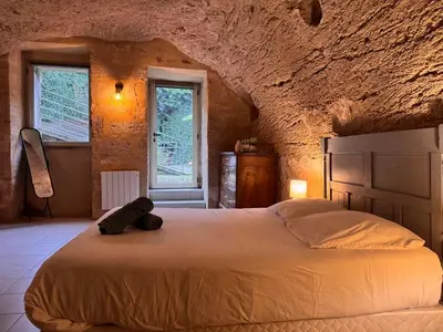 Un ou plusieurs lits dans un hébergement de l'établissement Evasion Troglodyte insolite spa et nature