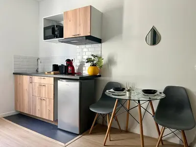 Cuisine ou kitchenette dans l'établissement Studio Rio - Confortable avec jardin d'été I proche gare et centre