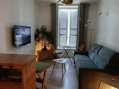 Télévision ou salle de divertissement dans l'établissement Agréable logement à Loches