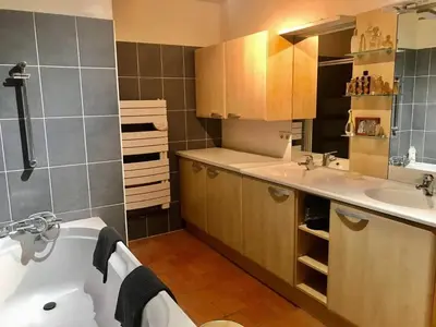 Salle de bains dans l'établissement Grand Gite à Parcé Sur Sarthe