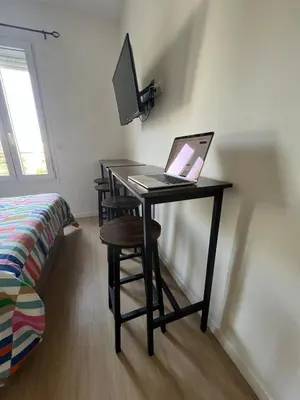 Télévision ou salle de divertissement dans l'établissement Studio Jozy I confort et jardin en ville 4pers I Futuroscope