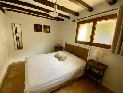 Un ou plusieurs lits dans un hébergement de l'établissement NEW gite confort 220 m2, 15 pers, 6CH-4SDB-4WC avec jacuzzi, gym, billard, babyfoot, à 2h30 de Paris