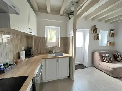 Cuisine ou kitchenette dans l'établissement Maisonnette de charme tout confort - Le tilleul