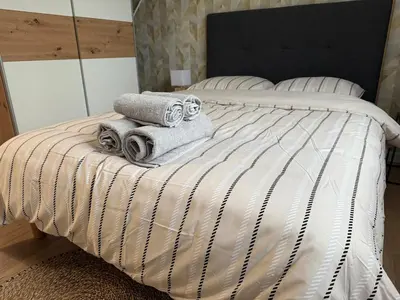 Un ou plusieurs lits dans un hébergement de l'établissement Liberte-Apartment with parking