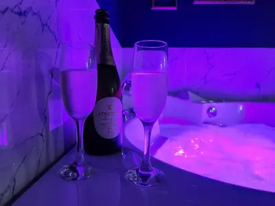 Boissons dans l'établissement La Volupté - Love room avec Jacuzzi - Sauna