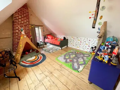 Coin salon dans l'établissement Gîte proche châteaux, jardin, parking, max 4 pers - FR-1-381-631