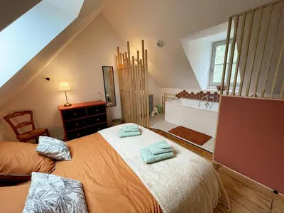 Un ou plusieurs lits dans un hébergement de l'établissement Gîte proche châteaux, jardin, parking, max 4 pers - FR-1-381-631