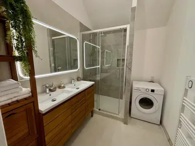 Salle de bains dans l'établissement Le Dolby - 2 appartements communiquants avec parking privé 4 couchages