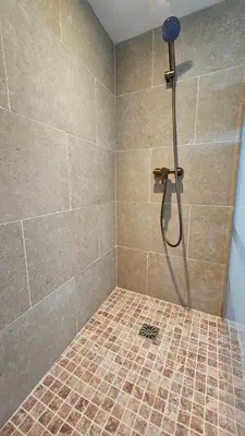 Salle de bains dans l'établissement La Tour'angelle