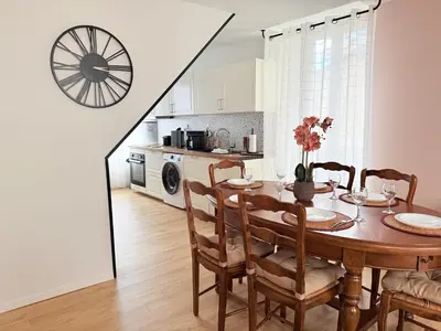 Cuisine ou kitchenette dans l'établissement Vinci Vibes - Maison cool pour des voyageurs cool