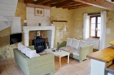 Coin salon dans l'établissement Gîte Ecureuil avec piscine 4-6 personnes