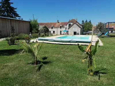 Piscine de l'établissement Gîte Ecureuil avec piscine 4-6 personnes ou située à proximité