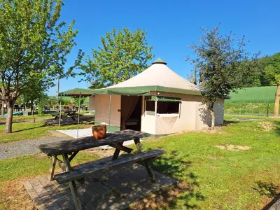 Jardin de l'établissement Les 2 étangs La Foulonnerie Lodge - Tente