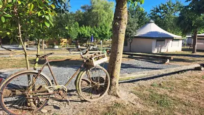 Jardin de l'établissement Les 2 étangs La Foulonnerie Lodge - Tente