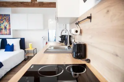 Cuisine ou kitchenette dans l'établissement Logement Cosy au cœur de Blois