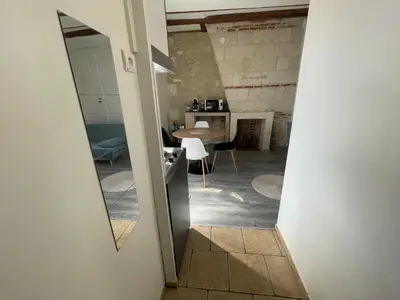 Cuisine ou kitchenette dans l'établissement Le Nid du Rempart Charmant Appt 2p TOURS centre