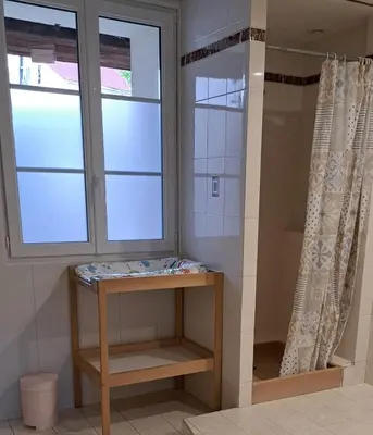 Salle de bains dans l'établissement La Volière