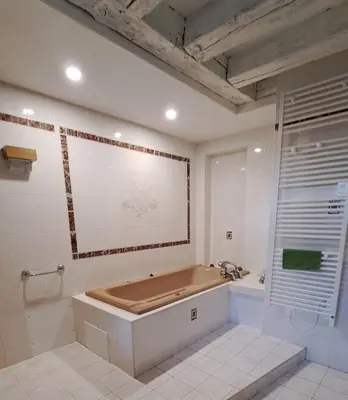Salle de bains dans l'établissement La Volière