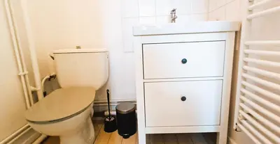 Salle de bains dans l'établissement La Terrasse, T2 proche gare, Wifi, tv HD, grande terrasse