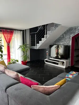 Coin salon dans l'établissement Maison proche des 24h du Mans