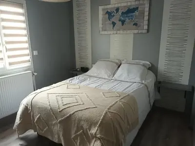 Un ou plusieurs lits dans un hébergement de l'établissement Location chambre à 5 min du circuit des 24 H du Mans