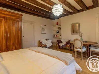 Un ou plusieurs lits dans un hébergement de l'établissement Chambres d'hôtes spacieuses près de la Loire - FR-1-622-116