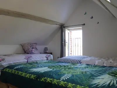 Un ou plusieurs lits dans un hébergement de l'établissement Charme champêtre entre Le Mans et Tours, maison rénovée en pleine nature - FR-1-410-480