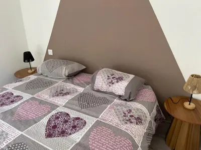 Un ou plusieurs lits dans un hébergement de l'établissement Charme champêtre entre Le Mans et Tours, maison rénovée en pleine nature - FR-1-410-480